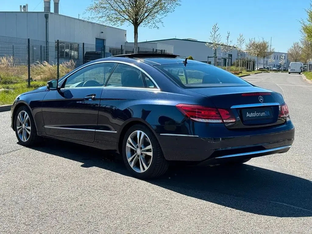 Gebraucht Mercedes E200 184 PS (135 kW) 2016 Blau Coupé
