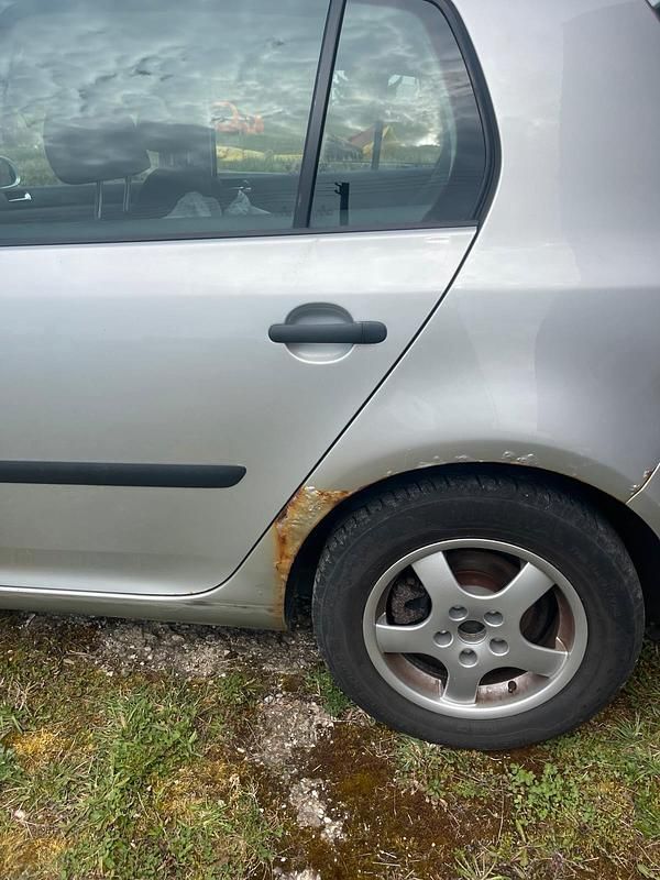 Gebraucht VW Golf V 102 PS (75 kW) 2005 Grau Kleinwagen