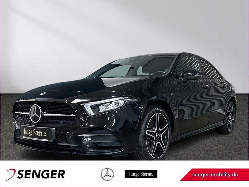 Unilack nachtschwarz Gebraucht 2020 Mercedes A250 AMG Limousine | 24.590 € (Fairer Preis) - Bild 1/4