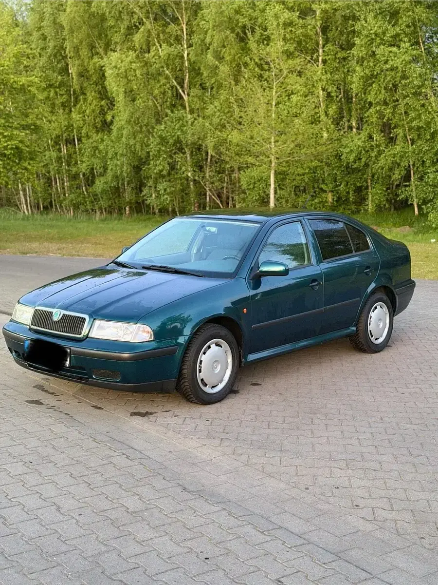 Używany Skoda Octavia 75 KM (55 kW) 1997 Zielony Sedan/Limuzyna