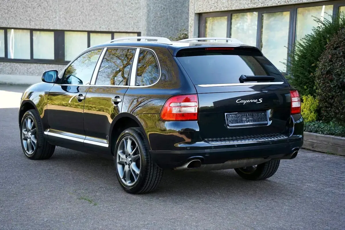 Second-hand Porsche Cayenne 340 CP (250 kW) 2005 Negru SUV