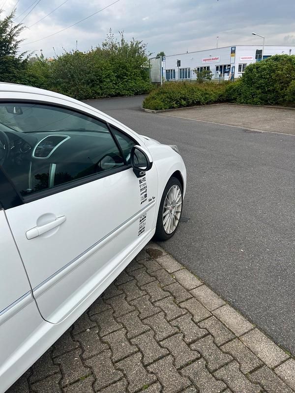 Gebraucht Peugeot 207 73 PS (53 kW) 2011 Weiß Kleinwagen