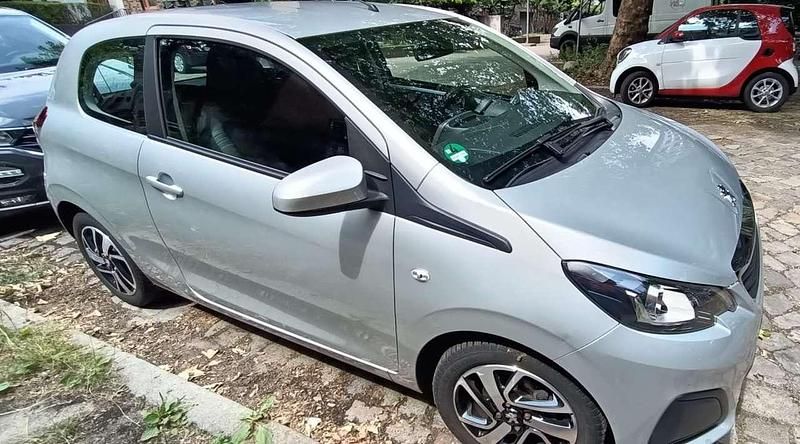 Silber Gebraucht 2017 Peugeot 108 Kleinwagen | 6.600 € (Guter Preis) - Bild 1/4