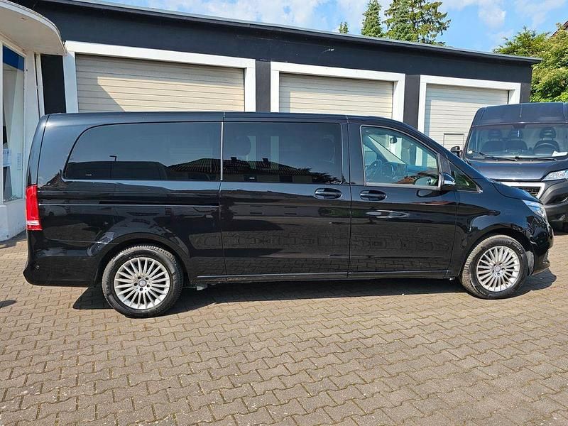 Schwarz Gebraucht 2016 Mercedes V250 Van / Kleinbus | 34.650 € (Superpreis) - Bild 1/4