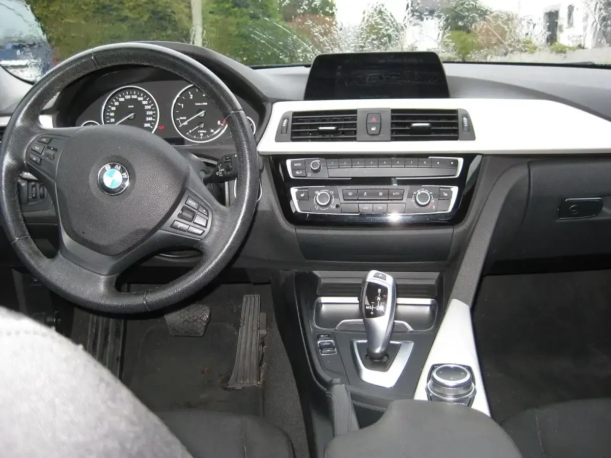 Gebraucht BMW 320 Advantage 190 PS (139 kW) 2018 Andere farben Kombi