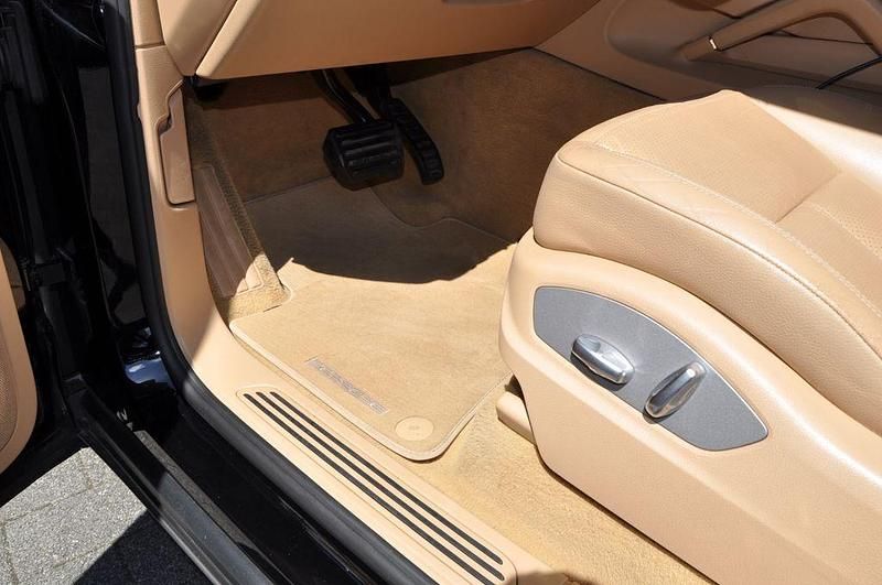 Gebraucht Porsche Cayenne 300 PS (220 kW) 2011 Schwarz SUV