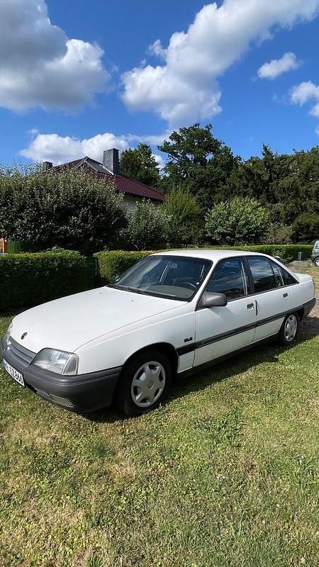 Second-hand Opel Omega 116 CP (85 kW) 1987 Alb Berlinǎ