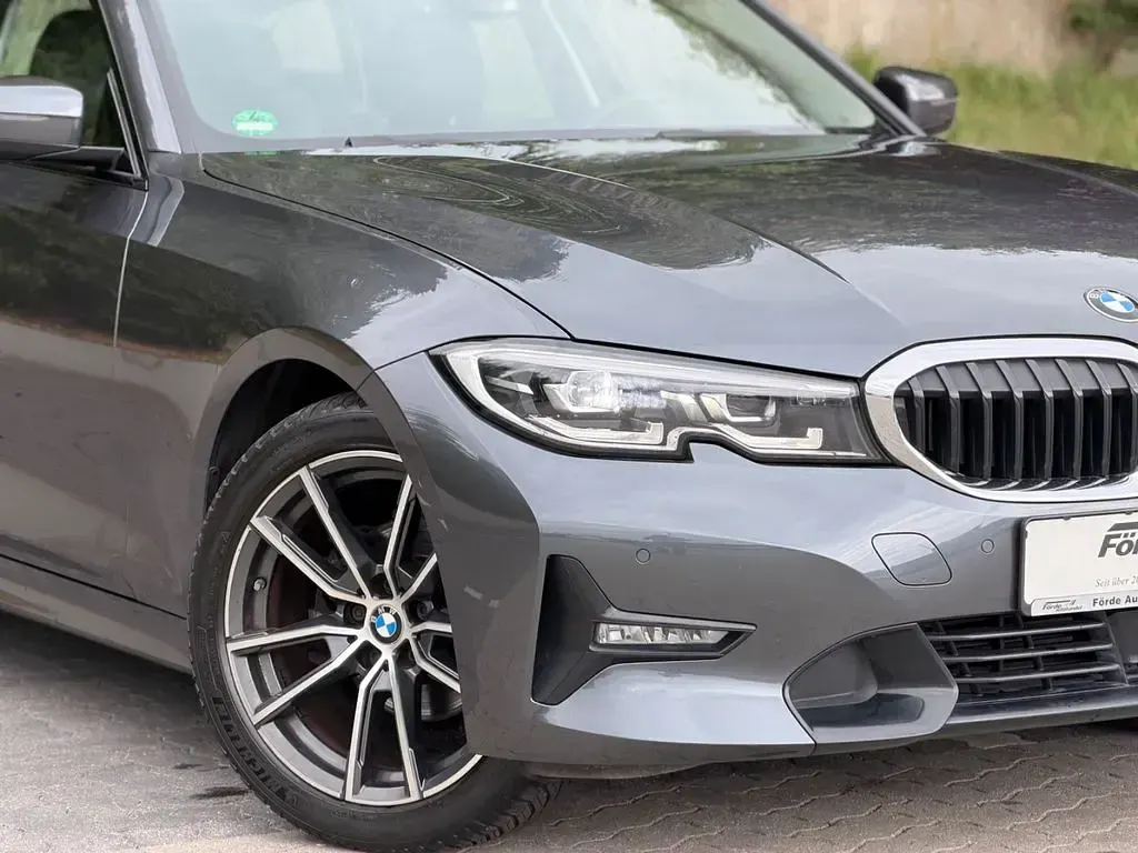 Gebraucht BMW 318 Sport Line 156 PS (114 kW) 2021 Grau Kombi