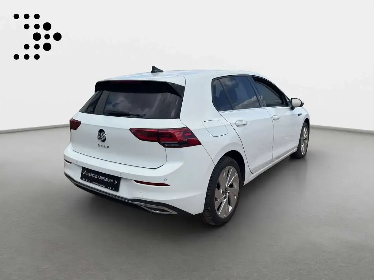 Gebraucht VW Golf VIII Style 131 PS (96 kW) 2024 Weiß Limousine