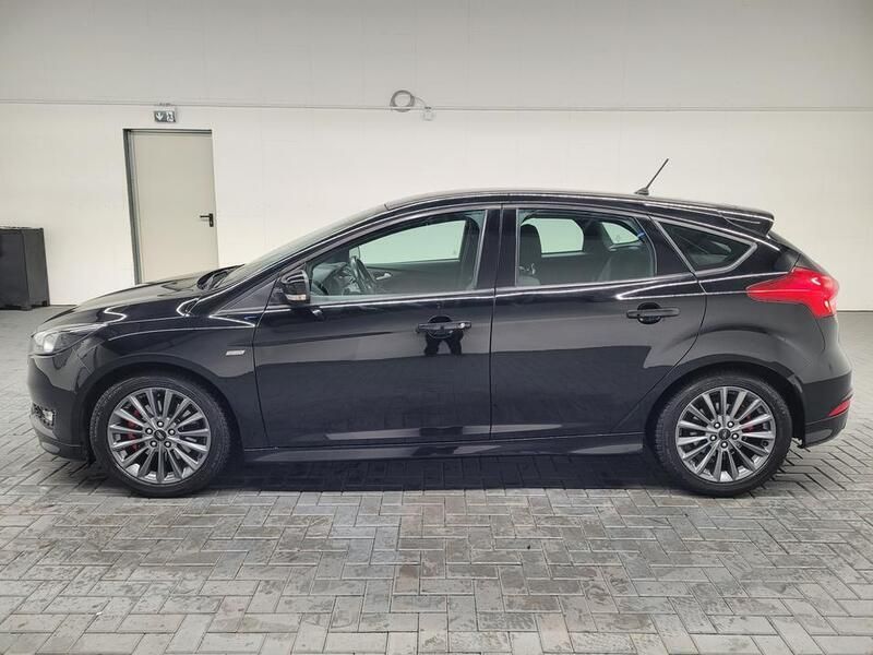 Second-hand Ford Focus ST-Line 182 CP (133 kW) 2018 Negru Berlinǎ