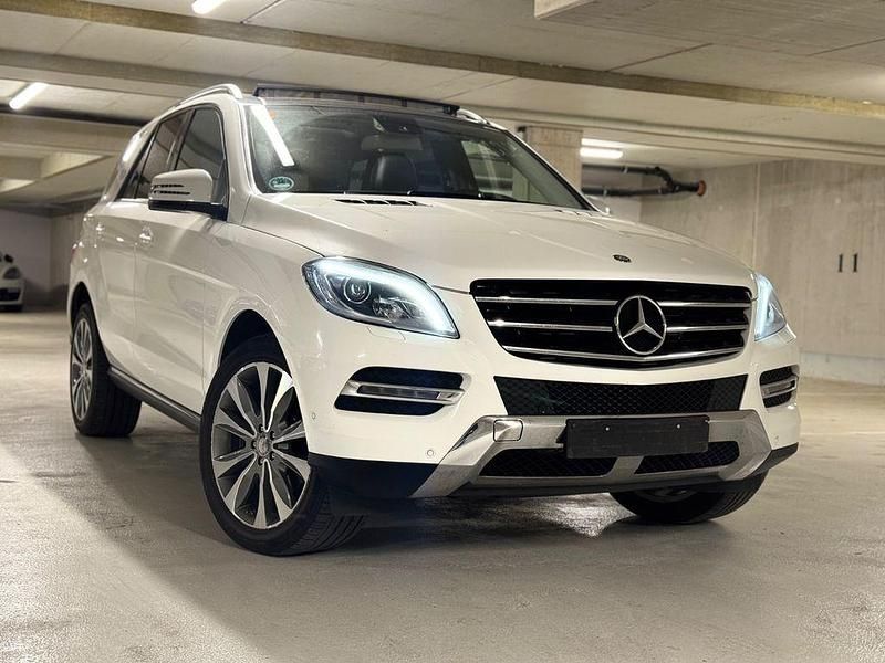 Weiß Gebraucht 2014 Mercedes ML250 SUV | 15.970 € (Guter Preis) - Bild 1/4