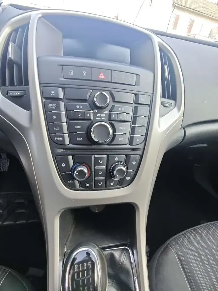 Gebraucht Opel Astra Edition 120 PS (88 kW) 2011 Limousine