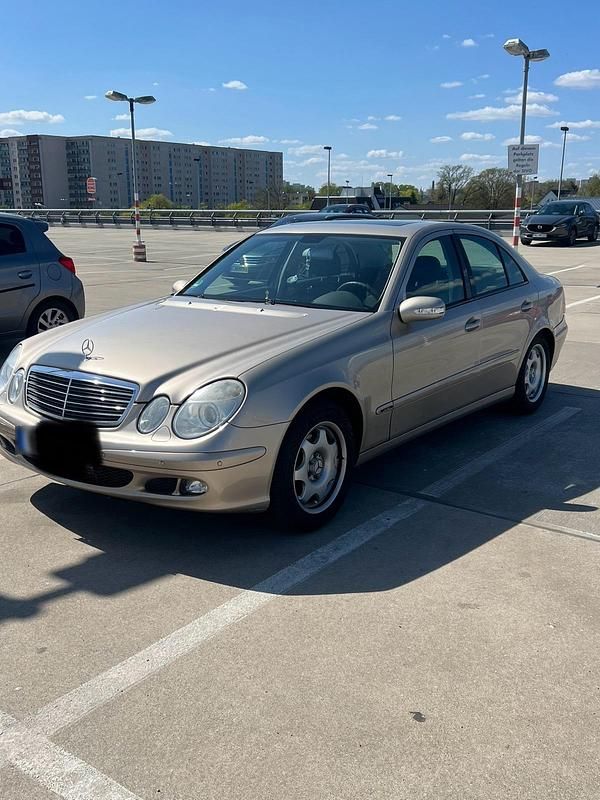 Second-hand Mercedes E320 204 CP (150 kW) 2004 Berlinǎ