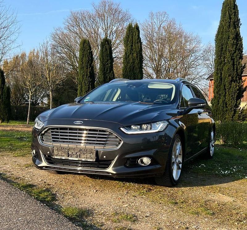 Gebraucht Ford Mondeo Titanium 179 PS (131 kW) 2015 Grau Limousine