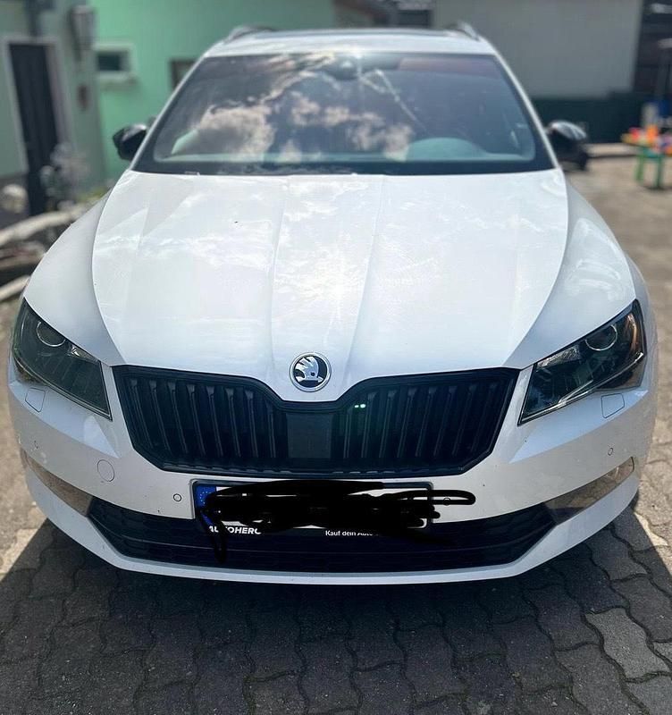 Weiß Gebraucht 2017 Skoda Superb SportLine Kombi | 17.099 € (Superpreis) - Bild 1/4