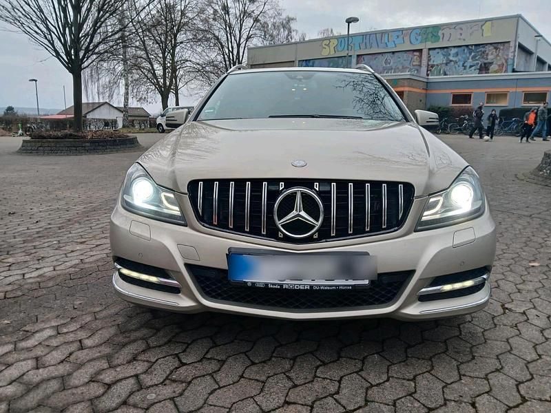Gebraucht Mercedes C200 Avantgarde 136 PS (100 kW) 2011 Gold Kombi