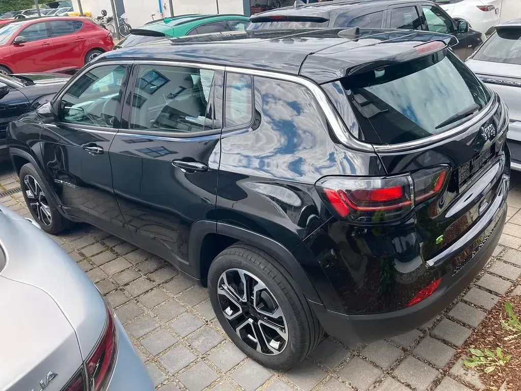 Gebraucht Jeep Compass Altitude 131 PS (96 kW) 2024 Schwarz SUV
