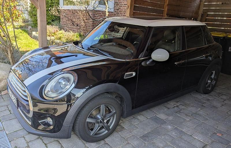 Second-hand Mini Cooper D 116 CP (85 kW) 2015 Negru Hatchback