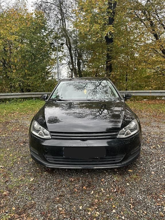 Schwarz Gebraucht 2015 VW Golf VII Trendline Limousine | 7.700 € (Superpreis) - Bild 1/4