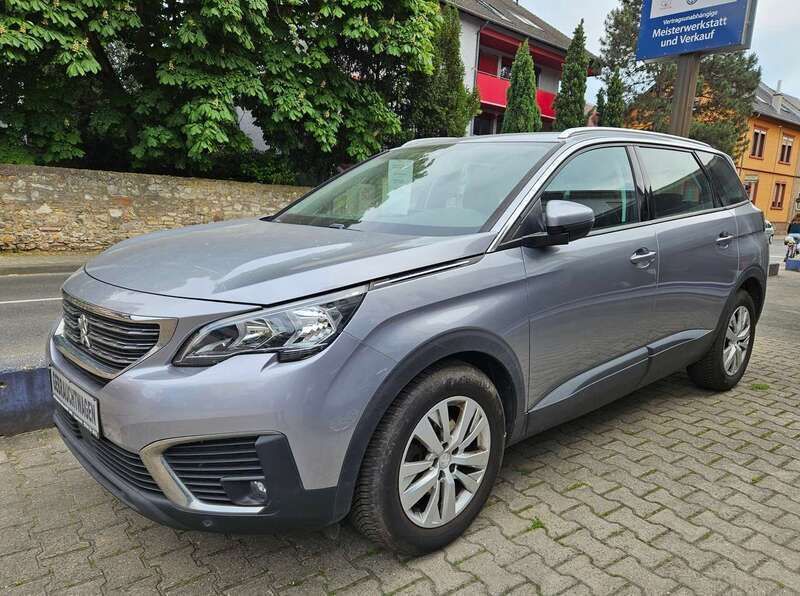 Artense grau met. Gebraucht 2019 Peugeot 5008 Active+ Van / Kleinbus | 14.850 € (Superpreis) - Bild 1/3
