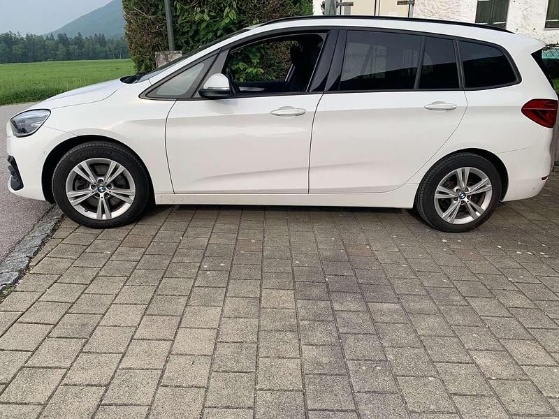 Weiß Gebraucht 2020 BMW 218 Gran Tourer Advantage Van / Kleinbus | 16.500 € (Guter Preis) - Bild 1/4