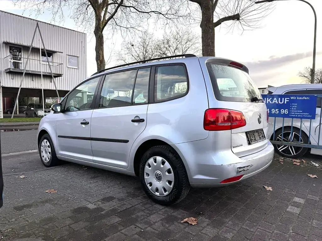 Gebraucht VW Touran Trendline 105 PS (77 kW) 2010 Silber Van / Kleinbus