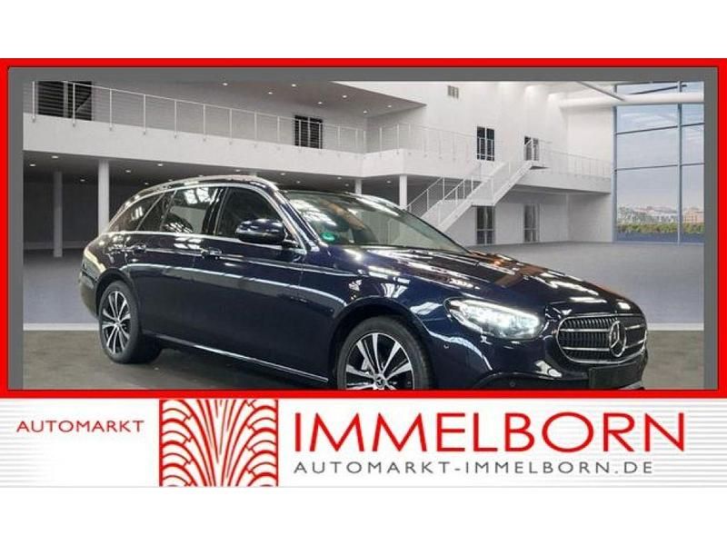 Blau Gebraucht 2022 Mercedes E300 Kombi | 30.180 € (Fairer Preis) - Bild 1/4