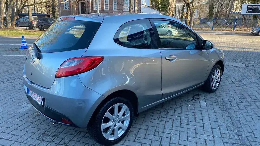 Gebraucht Mazda 2 Active 75 PS (55 kW) 2011 Silber Kleinwagen
