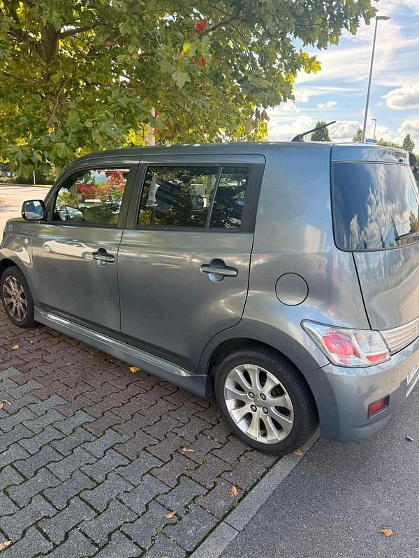 Grau Gebraucht 2008 Daihatsu Materia Van / Kleinbus | 5.299 € (Fairer Preis) - Bild 1/4