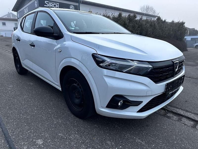 Weiß Gebraucht 2021 Dacia Sandero Essentiel Limousine | 7.999 € (Superpreis) - Bild 1/4