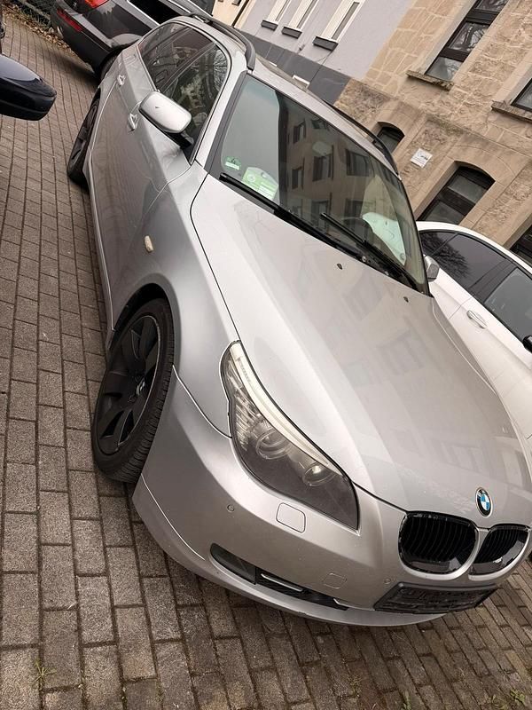 Gebraucht BMW 525 200 PS (147 kW) 2009 Grau Kombi