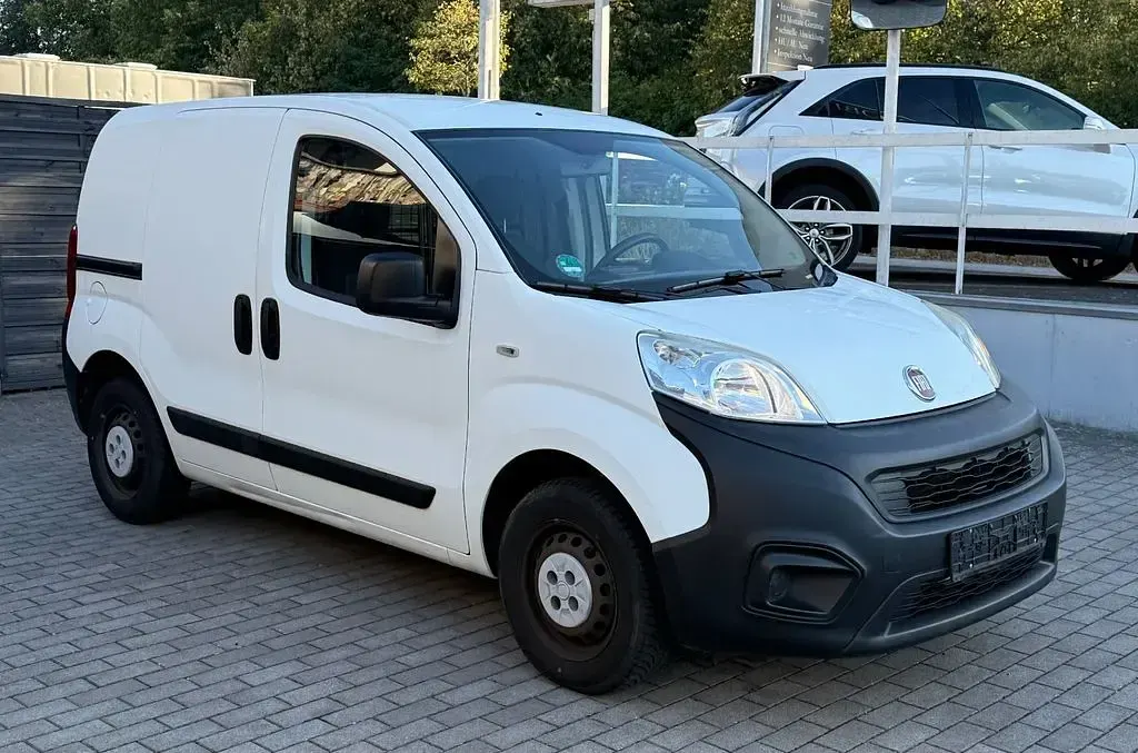 Gebraucht Fiat Fiorino 77 PS (56 kW) 2017 Weiß Van / Kleinbus