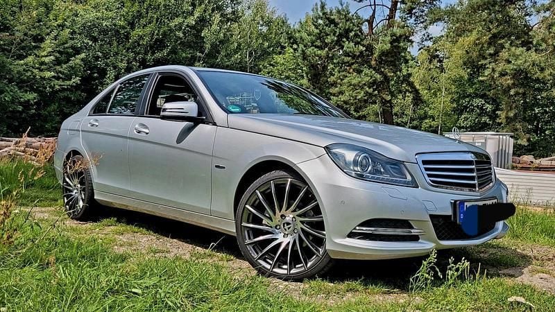 Silber Gebraucht 2012 Mercedes C180 Night Limousine | 11.000 € - Bild 1/4
