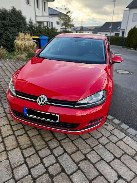 Gebraucht VW Golf VII Allstar 110 PS (80 kW) 2016 Rot Limousine
