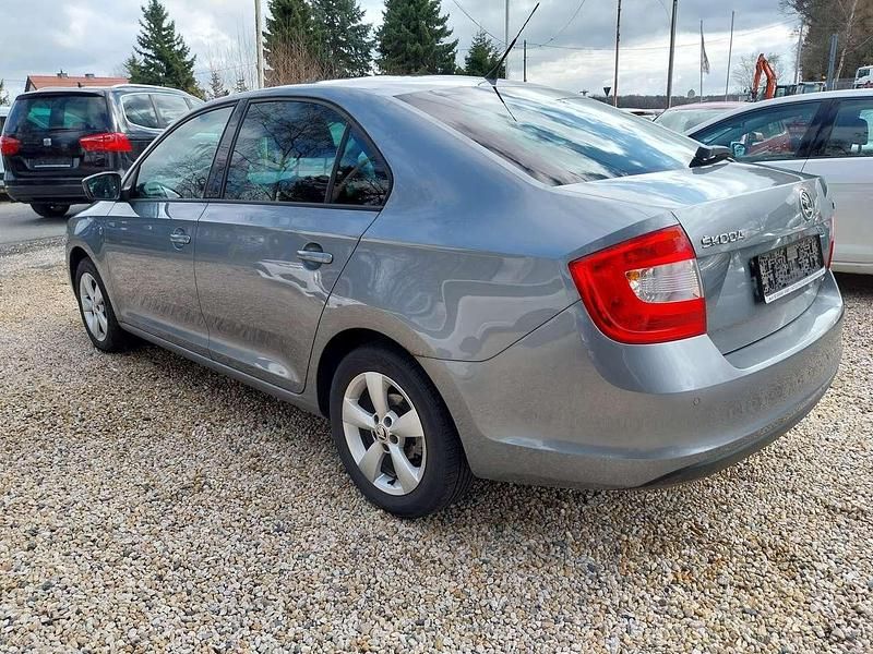 Gebraucht Skoda Rapid Ambition 105 PS (77 kW) 2013 Grau Kleinwagen