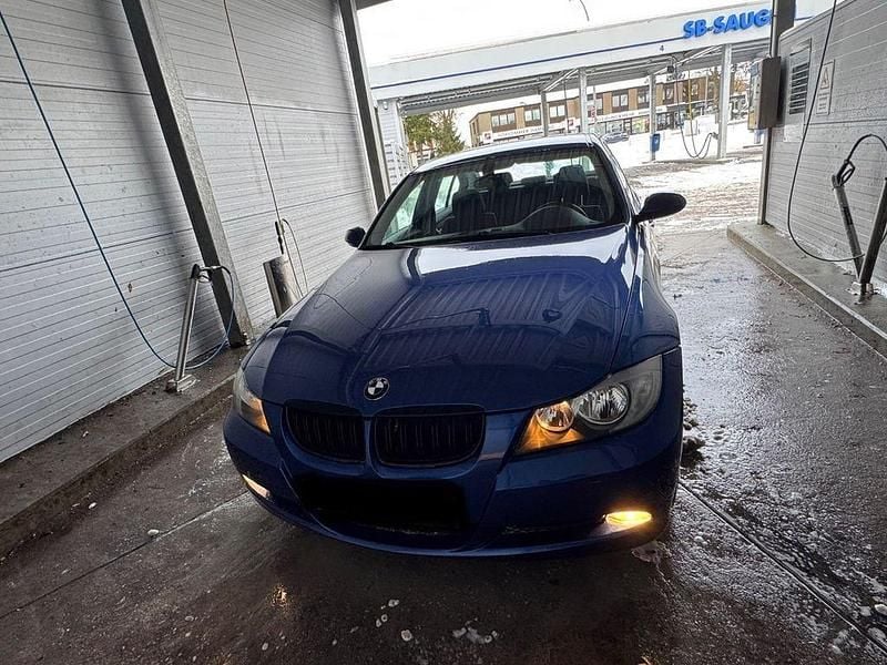 Blau Gebraucht 2007 BMW 318 Limousine | 2.550 € (Guter Preis) - Bild 1/4