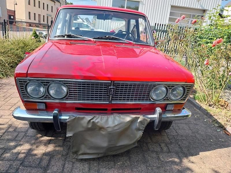 Usata Lada 2103 55 CV (40 kW) 1975 Rosso Berlina