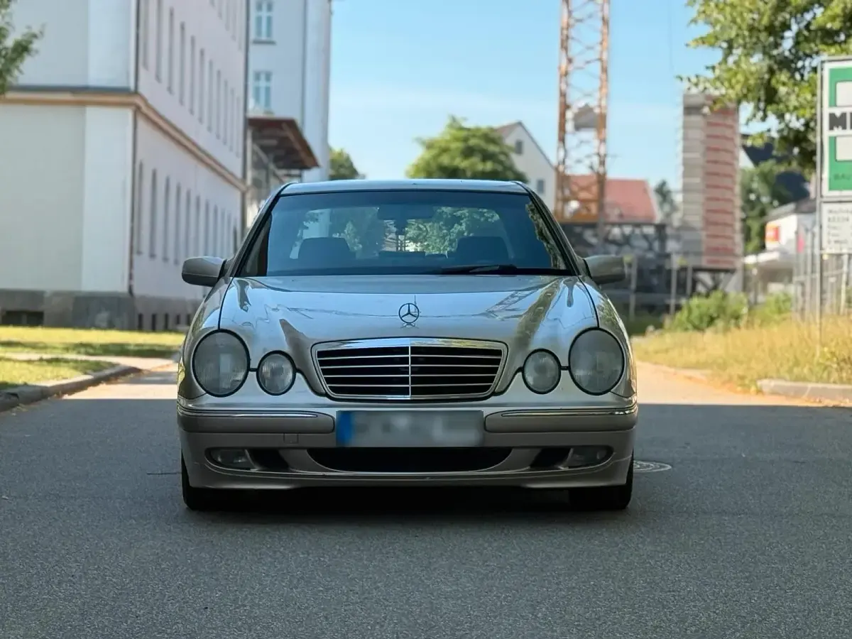 Gebraucht Mercedes E270 170 PS (125 kW) 2000 Gold Limousine