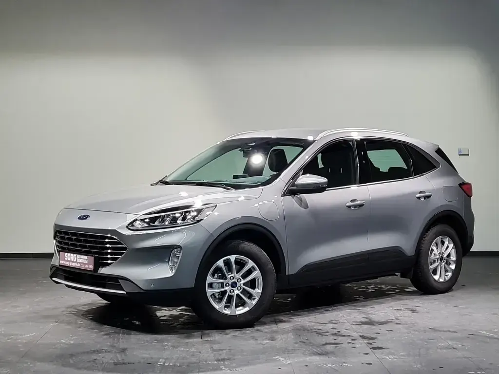 Używany Ford Kuga Titanium 224 KM (164 kW) 2023 Srebrny SUV