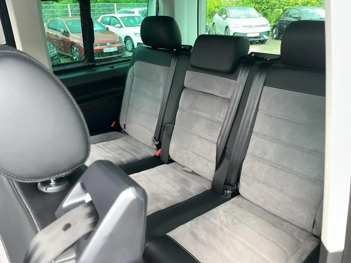 Gebraucht VW Multivan Highline 204 PS (150 kW) 2022 Van / Kleinbus