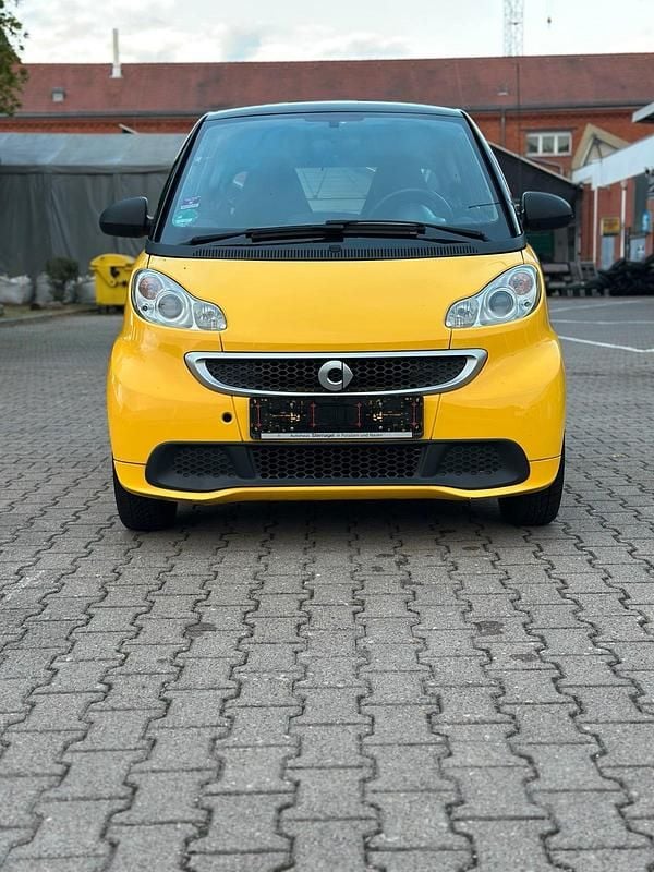 Gelb Gebraucht 2014 Smart ForTwo Coupé Kleinwagen | 5.700 € (Guter Preis) - Bild 1/4