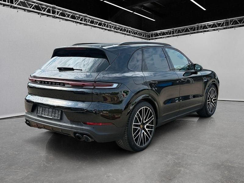 Gebraucht Porsche Cayenne 305 PS (224 kW) 2024 Schwarz SUV
