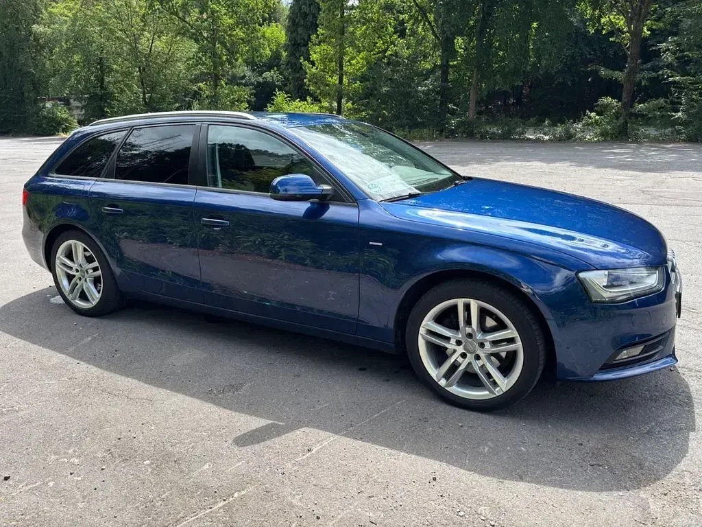 Gebraucht Audi A4 Ambiente 179 PS (131 kW) 2014 Blau Kombi