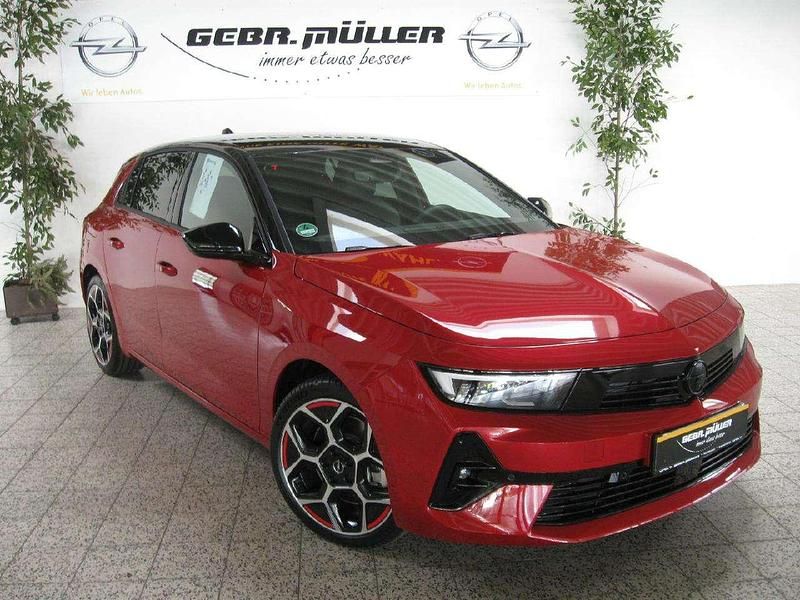 Chili rot/kardio rot Gebraucht 2022 Opel Astra GS Line Limousine | 28.899 € - Bild 1/4