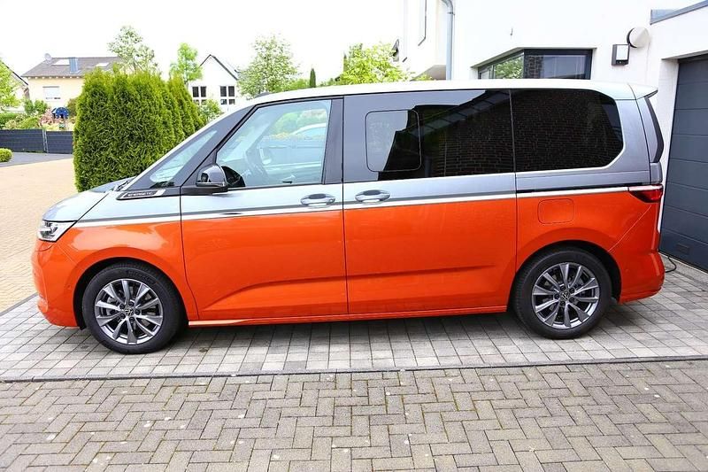 Silber Gebraucht 2022 VW T7 Energetic Van | 53.800 € (Teuer) - Bild 1/4