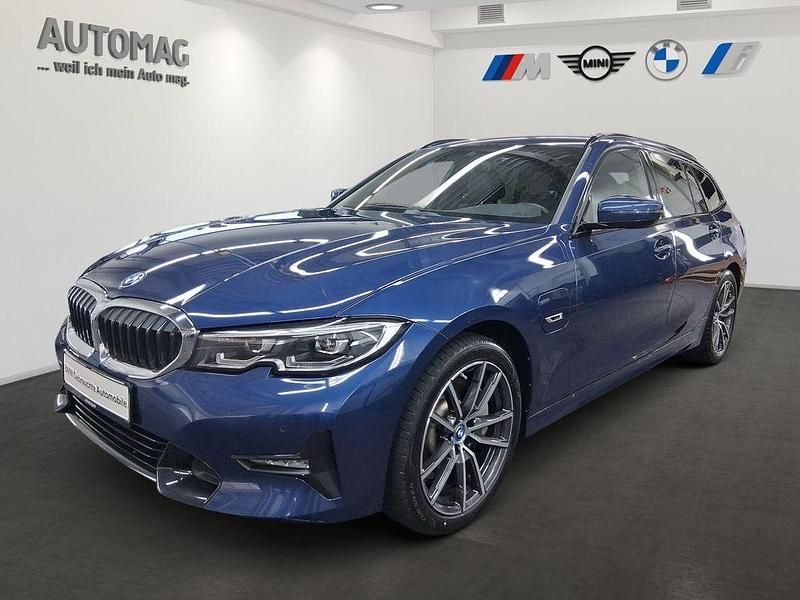 Phytonicblau Gebraucht 2022 BMW 330e Sport Line Kombi | 33.990 € (Fairer Preis) - Bild 1/4