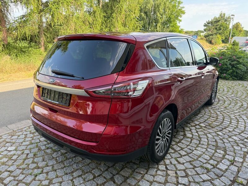 Gebraucht Ford S-MAX Titanium 165 PS (121 kW) 2019 Rot Van / Kleinbus