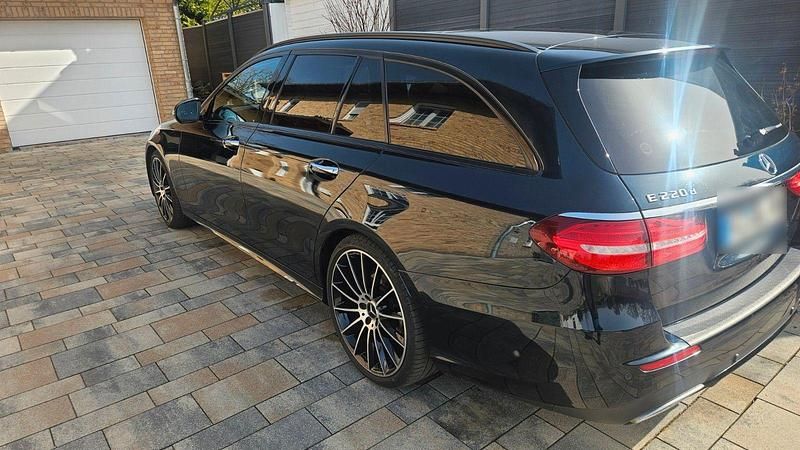 Gebraucht Mercedes E220 AMG line 194 PS (142 kW) 2016 Grün Kombi