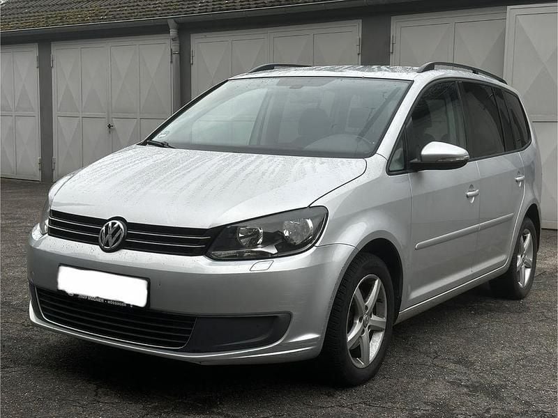 Silber Gebraucht 2011 VW Touran Comfortline Van / Kleinbus | 5.850 € (Superpreis) - Bild 1/4