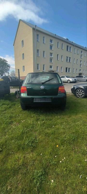 Second-hand VW Golf 75 CP (55 kW) 2002 Verde Coupe